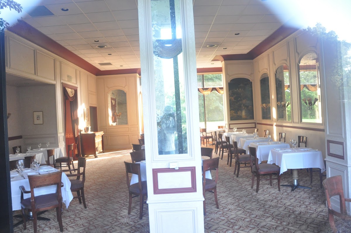 Bratenahl Place Bistro