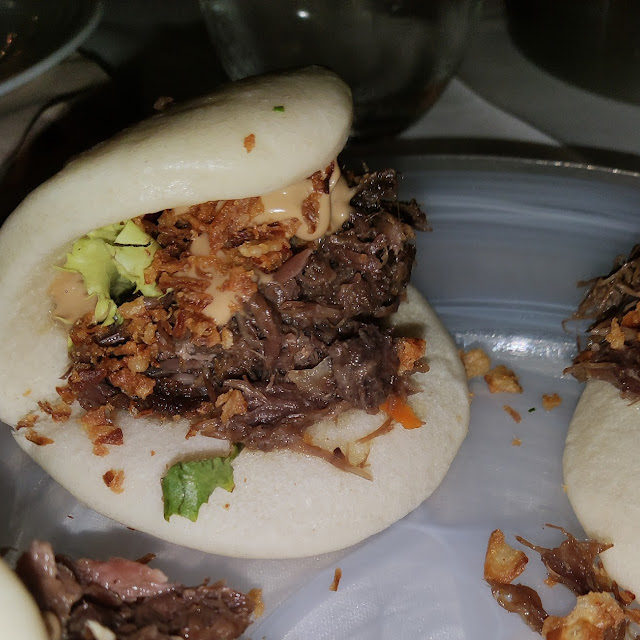 Pan Bao de Rabo de Toro Con Salsa Satay