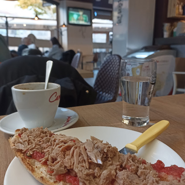 Media de Atún Con Tomate