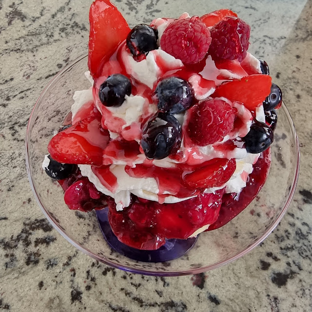 Waldfrucht Becher