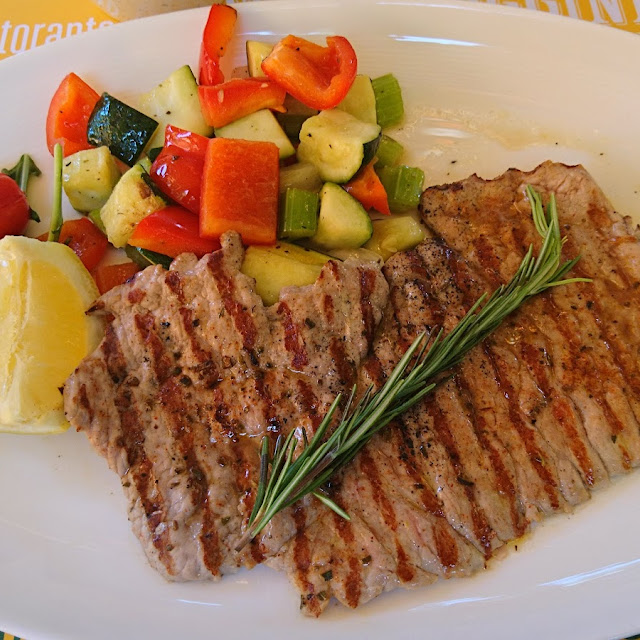 Kalbsschnitzel Vom Grill Mit Gemüse