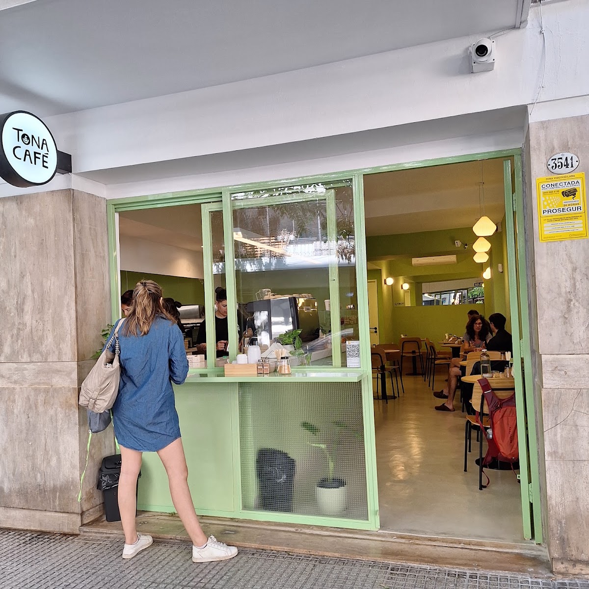 Tona Café