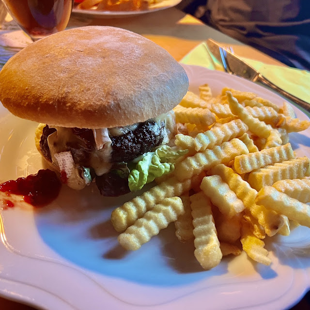 Alle Burger Mit Pommes Frites Als Beilage