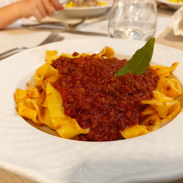 Tagliatelle Con Salsiccia E Funghi Porcini