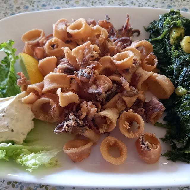 Calamari Fritti Mit Mangold