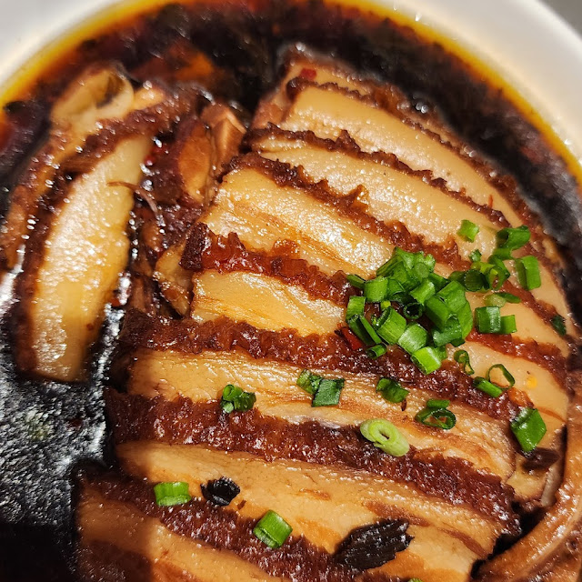 梅菜扣肉 Braised Pork Belly with Pickled Vegetables