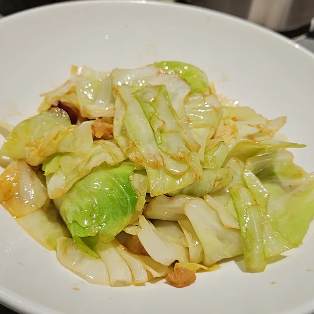 手撕包菜 chinese stir fried cabbage