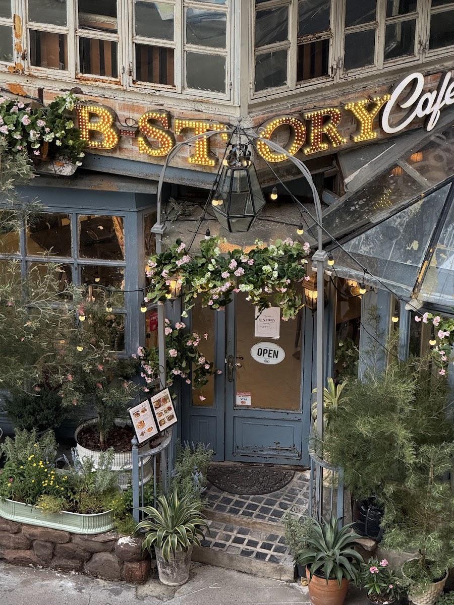 B-STORY