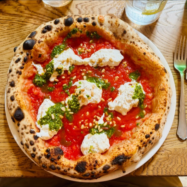 Pizza Stracciatella de Burrata Tomate Y Pesto de Albahaca