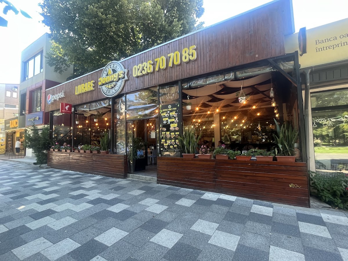 Jonny's Pizza & Grill