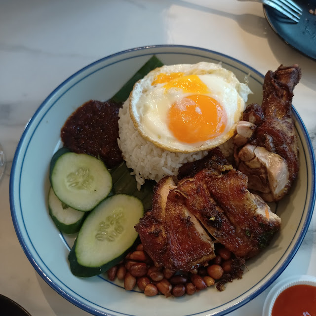 Sin Chew Fried Mee Hoon with BBQ Chicken