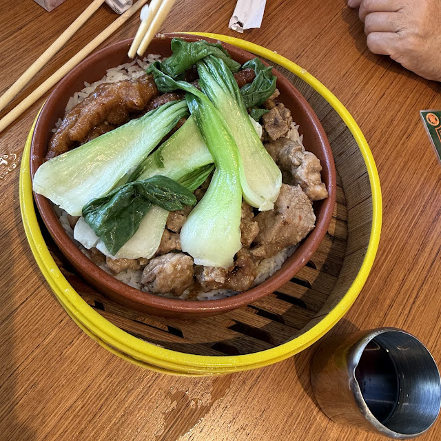 Steamed Pork Ribs and Chicken Feet with Rice