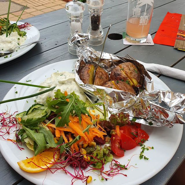 Folienkartoffel Mit Salat