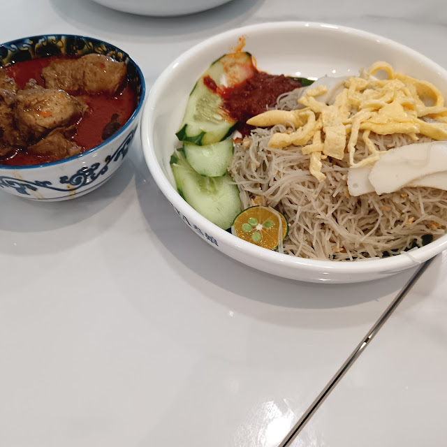 Kampung Mee Hoon with Nyonya Curry Chicken