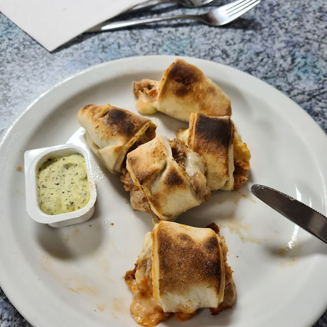 Gefüllte Pizzabrötchen Thunfisch