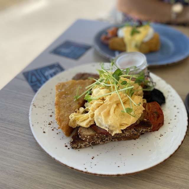 Scrambled Eggs Sausages Hash Brown