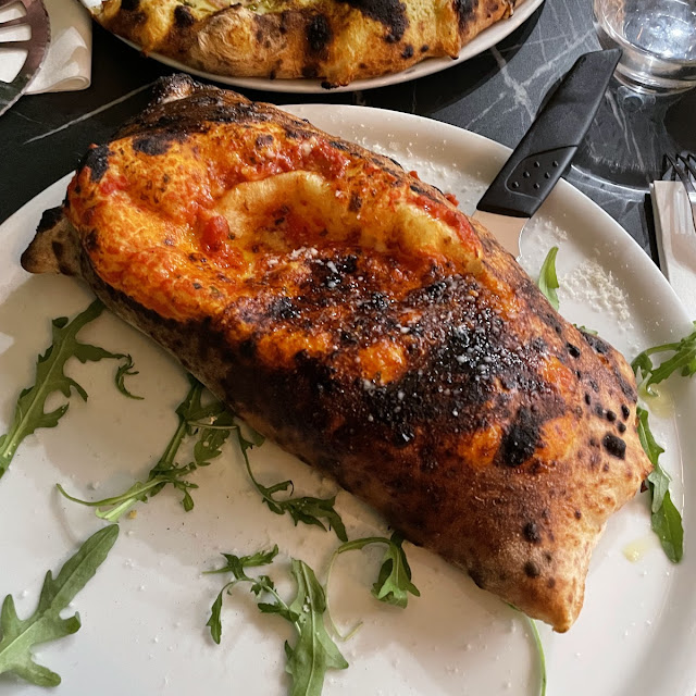 Calzone Napoletano