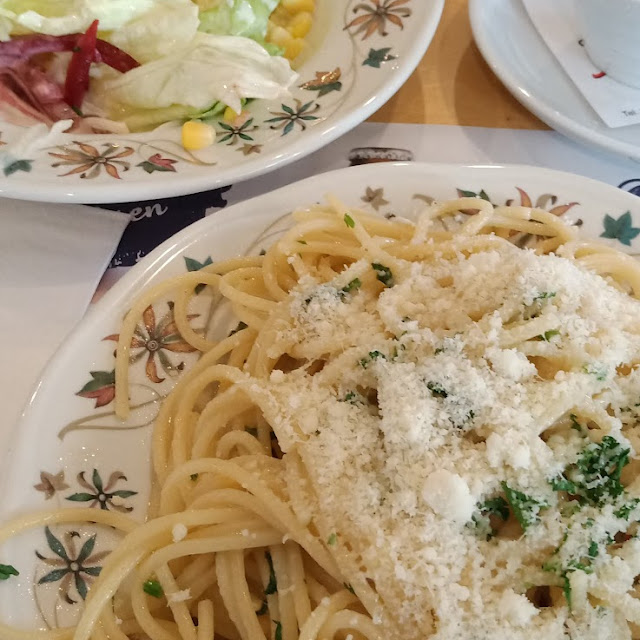 Spagetti Aglio E Olio Mit Gem Salat