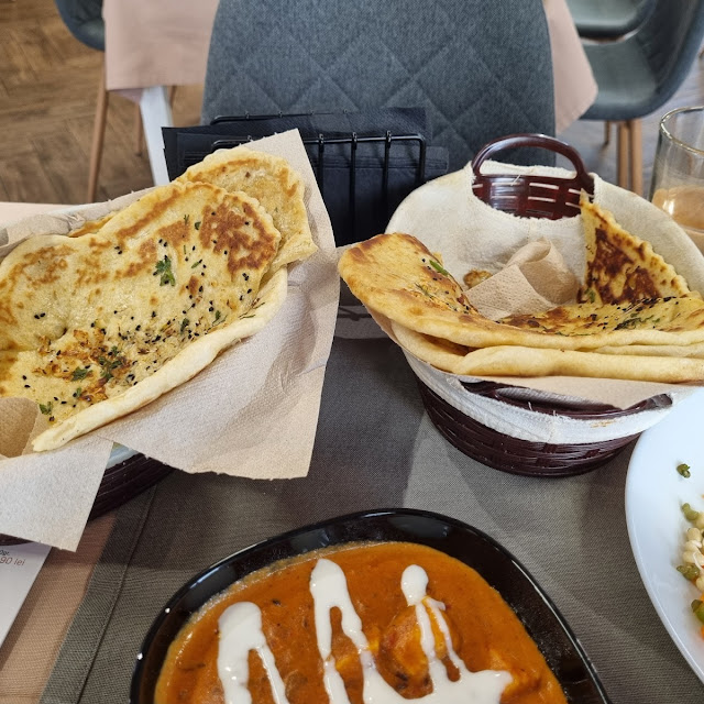 Butter Chicken with Garlic Naan