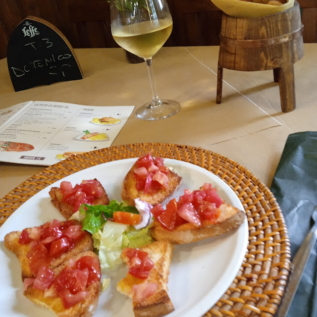 Crostini Mozzarella E Olive Ascolane Una Specialità Locale Marchigiana