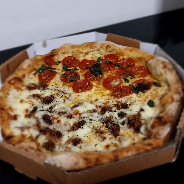 Pizza de Carne Seca Catupiry E Peperonato