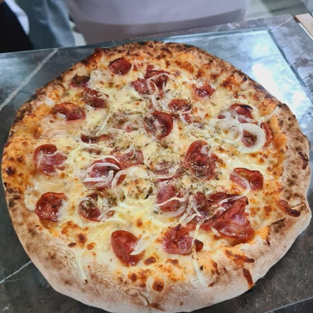 Pizza de Calabresa Artesanal
