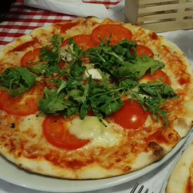 Pizza Mit Rucola