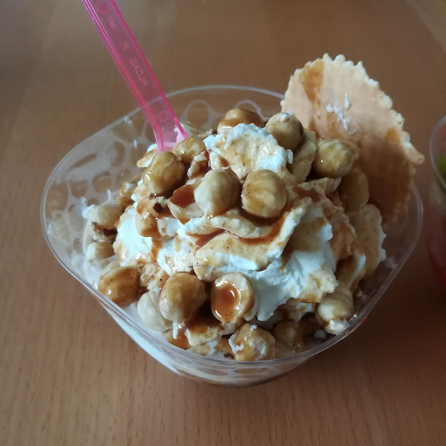 Nussbecher
