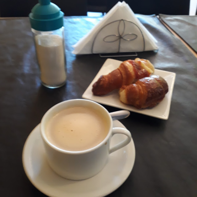 Café Con Leche Y Facturas
