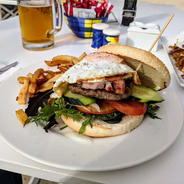 Beeeee Burger