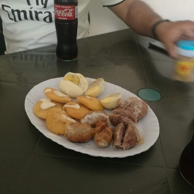 Butiferras Con Arepas Y Huevos