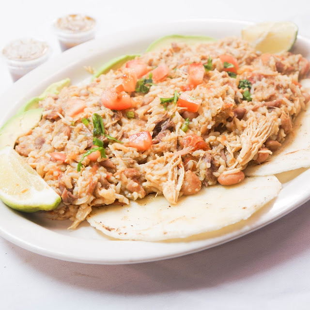 Huevos Con Pollo Desmechado