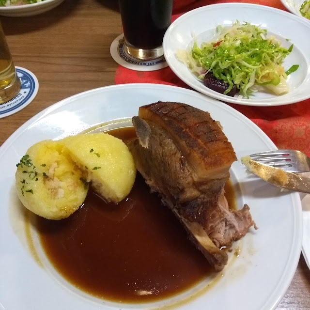Schäuferla Mit Kloß