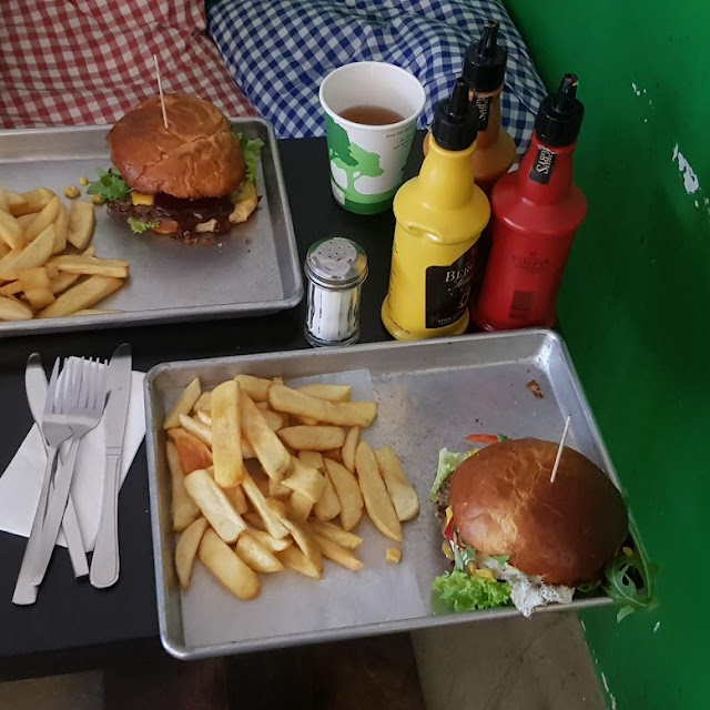 Bbc-burger Mit Dicker Pommes