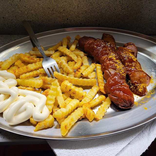 Currywurst Mit Pommes Frites