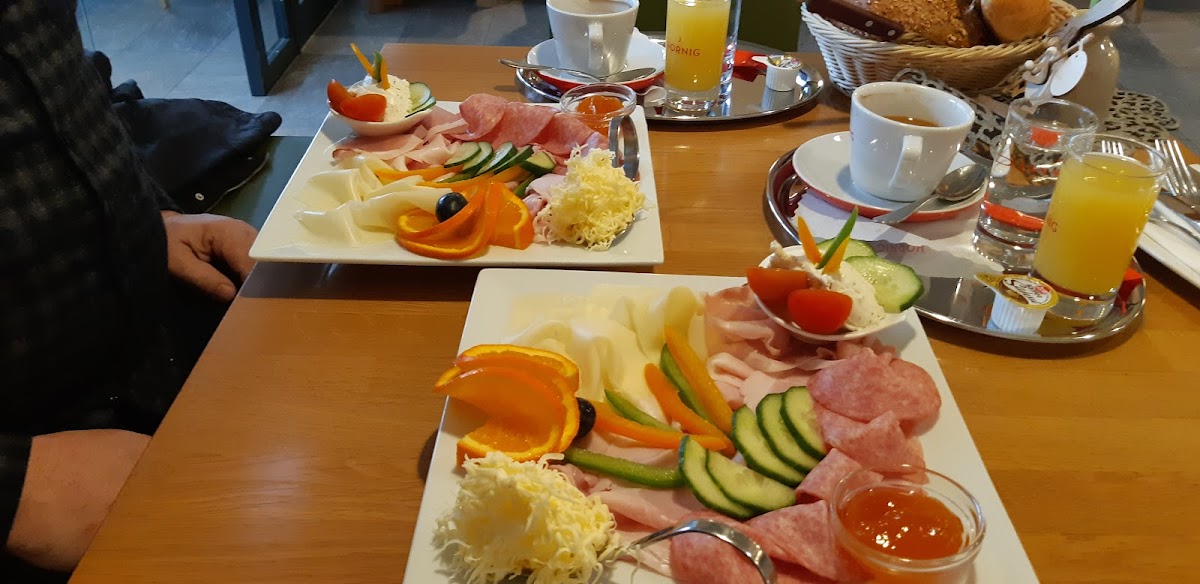 Cafe MB