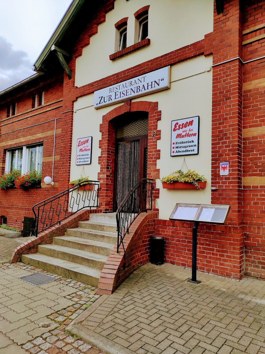 Groß Leuthen , Restaurant Zur Eisenbahn