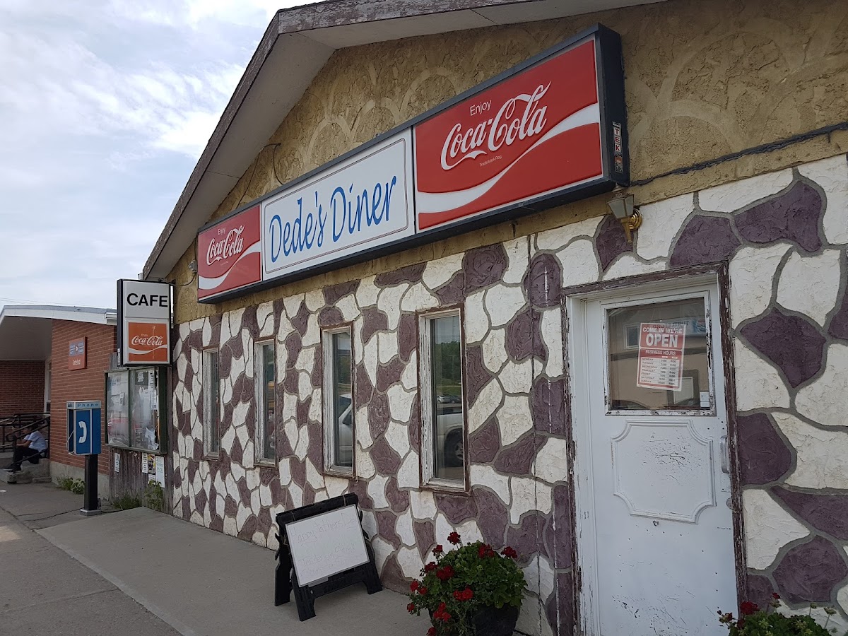 Dede's Diner/ Fast Ernie's Cafe