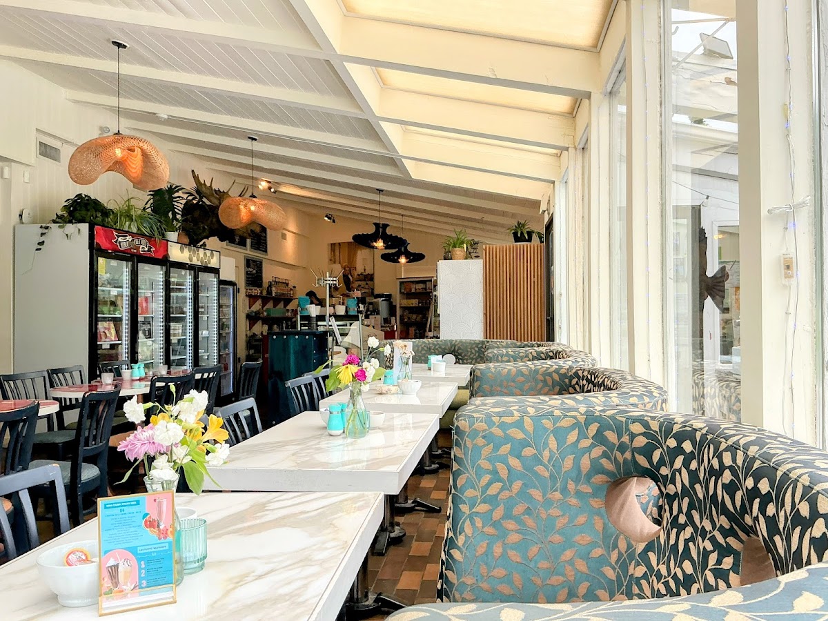 Oiseau Bleu Marché Café