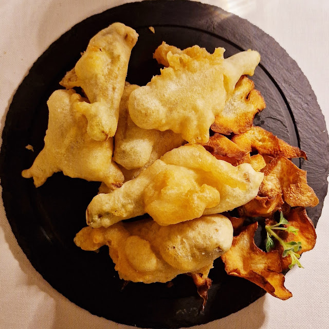 Fiori Di Zucca Ripieni Mozzarella E Acciuga In Pastella