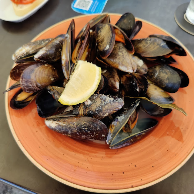 Steamed Mussels
