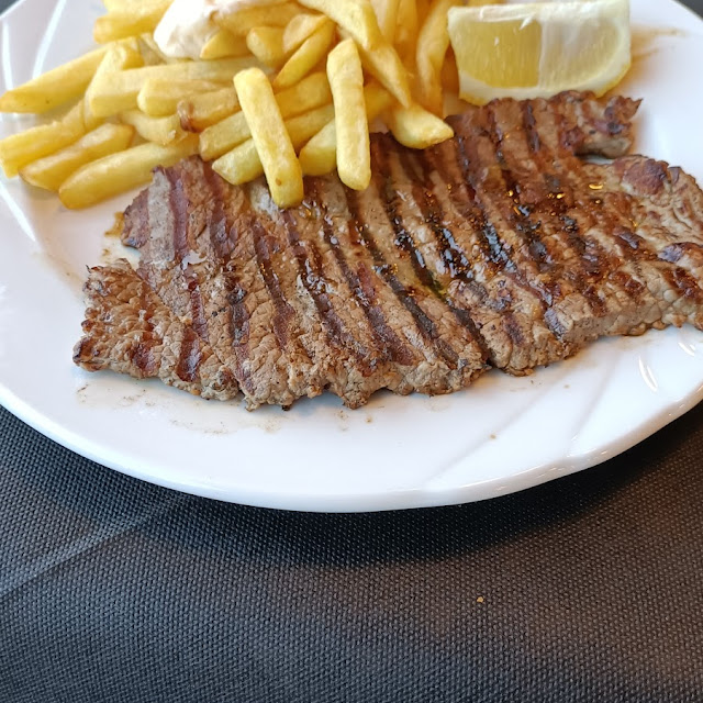 Grillsteak Mit Pommes