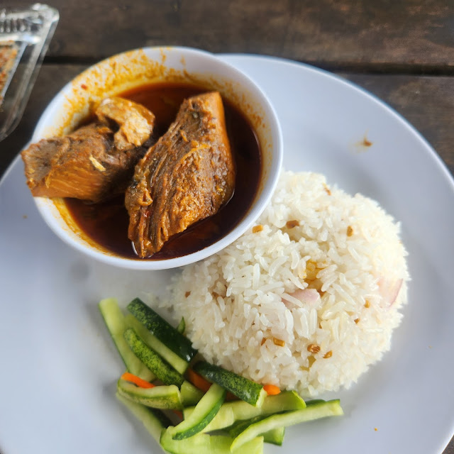 Nasi Dagang Pak Malau with Ikan Tongkol and Telur Rebus
