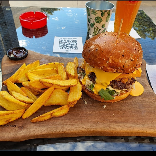 To Je To Tartufi Burger