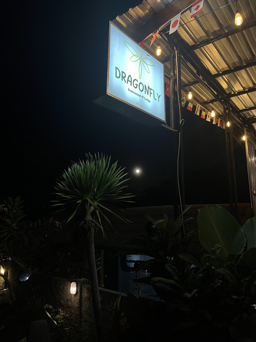 Dragonfly senaru bar and resto