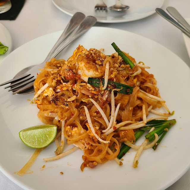 Dumpling Pad Thai