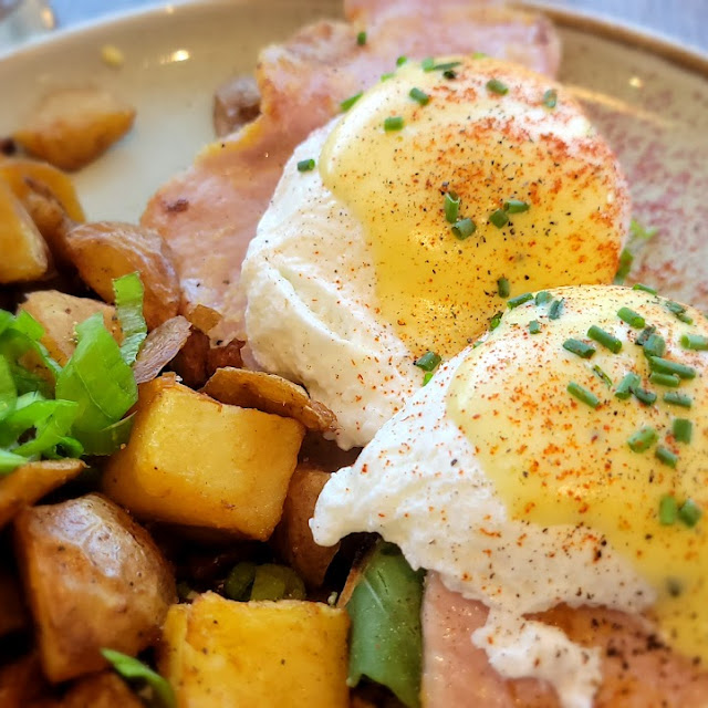 Avocado Eggs Benedict
