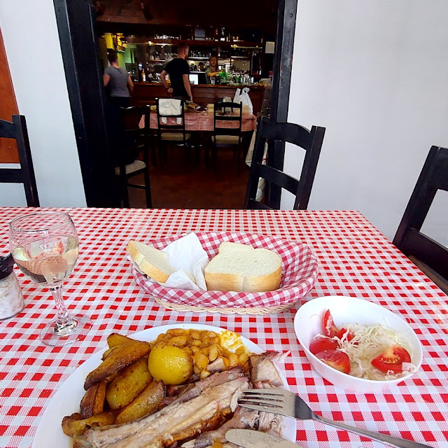 Pečena Rebarca Sa Grahom I Krompirom 7eur