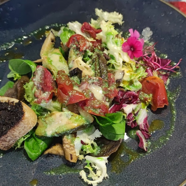 Sur Lit de Salade
