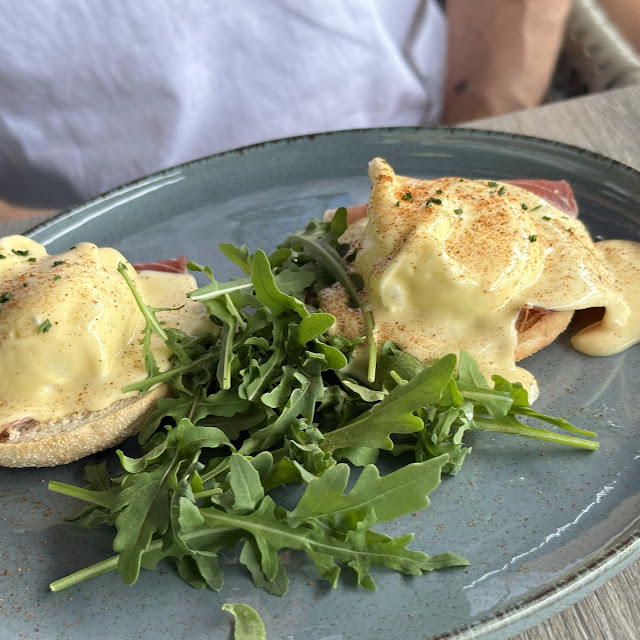 Eggs Benedict
